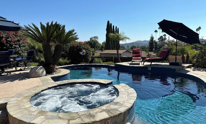 Felicita Casa | Healing Retreat Getaway! Salt water pool, jacuzzi, lawn bowls, goat yoga