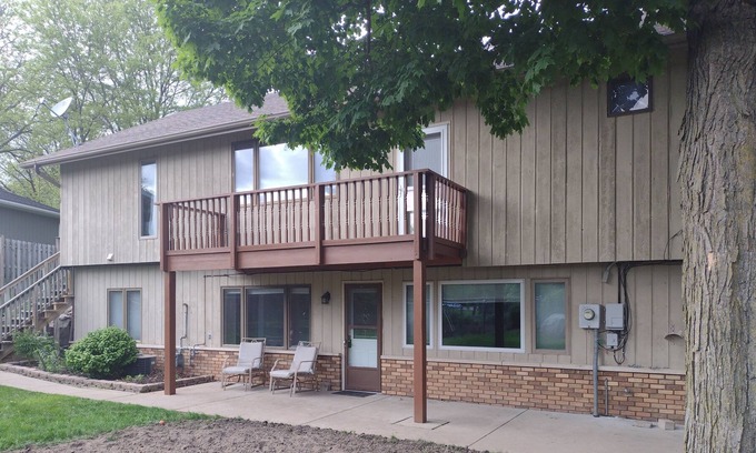 Baraboo Casa | Healthcare Workers!! 2 BR 1 Ba Lower Level Suite, Private Backyard.