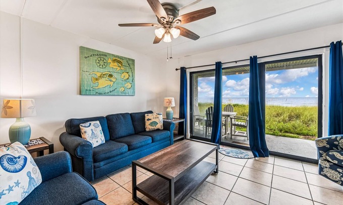St. George Island Condominio | HEAR THE ROAR of the ocean and the slow flapping of the blue herons.