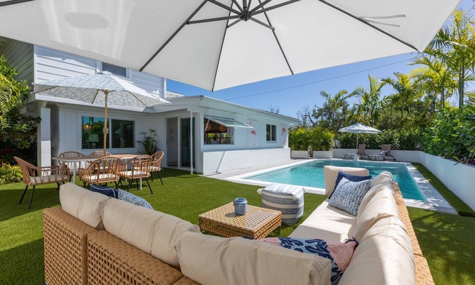 Midtown Casa | HEART AND SOUL ~ Sophisticated 5 BR / Near Beach / Perfect Fireworks Spot!