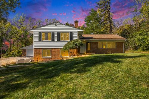 Burns Park Casa | Heart of Ann Arbor Stay