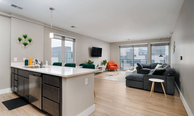 Market East District Apartamento | Heart of Downtown Indy 2BR Gem