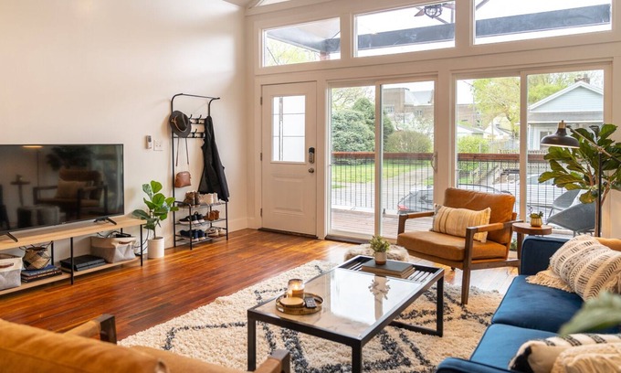 Germantown Casa | Heart of Germantown, steps from Logan St. Market