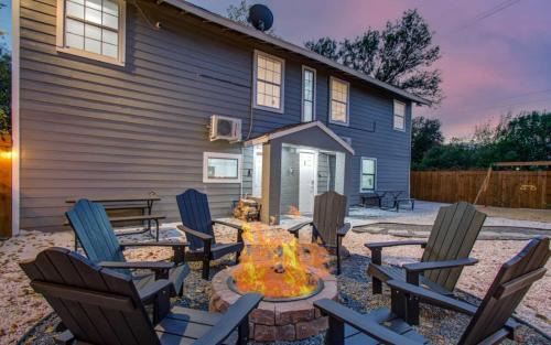 Greater East End Casa | Heart of Houston - 8-BD 4-BA with Yard