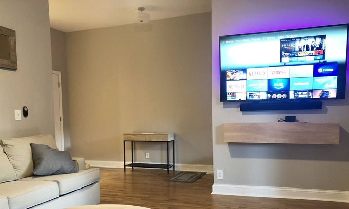 Hanover Place Casa | Bellamente renovado hogar en el corazón de KC