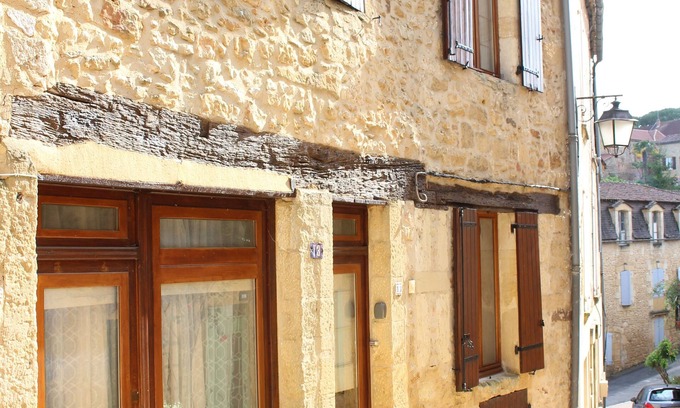 Pays-de-Belves Casa | Corazón del pueblo beau medieval Belves- casa adosada con terraza y jardín.
