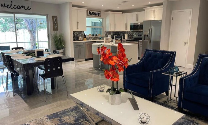 North Miami Casa | Heart of Miami Luxury Home 4BR Pool 5 Min Beach