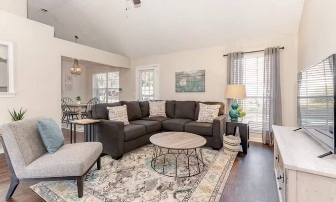 Pooler Casa | Heart of Pooler- Family friendly w/ garage parking