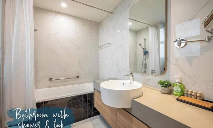Bouvet Island Apartamento | Heart of Saigon: 3BR4bed Chic Apt, Free Pool