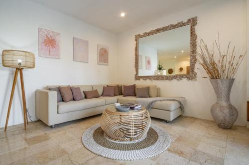 Petitenget Apartamento | Heart of Seminyak 2bed 2bath 2 pools super quiet