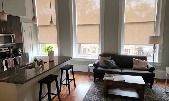 Monroe Ward Condominio | Suite con cama King en el distrito de las artes: nuevo edificio renovado en el centro