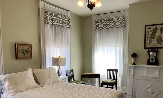 Lansing Cama Y Desayuno | Heart of the Finger Lakes Historic Inn, Room 1