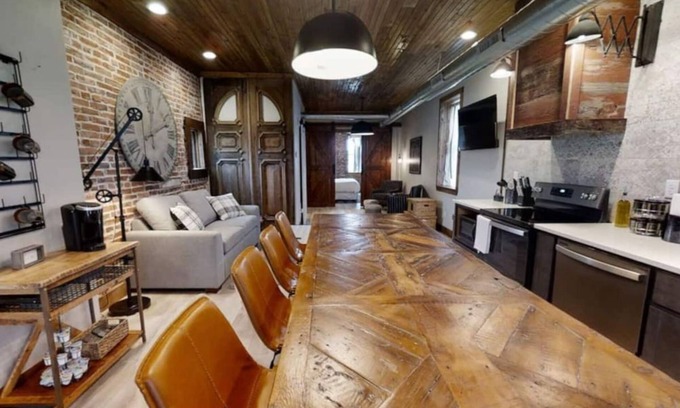 The Hill Condominio | Heart of "The Hill" - PRIME Location w/ Balcony