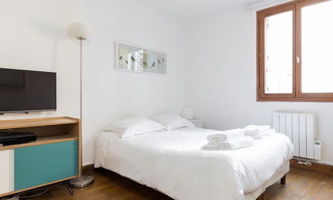 Latin Apartamento | HEART OF THE LATIN QUARTER BY PANTHEON AND LA SORBONNE - SPACIOUS STUDIO!