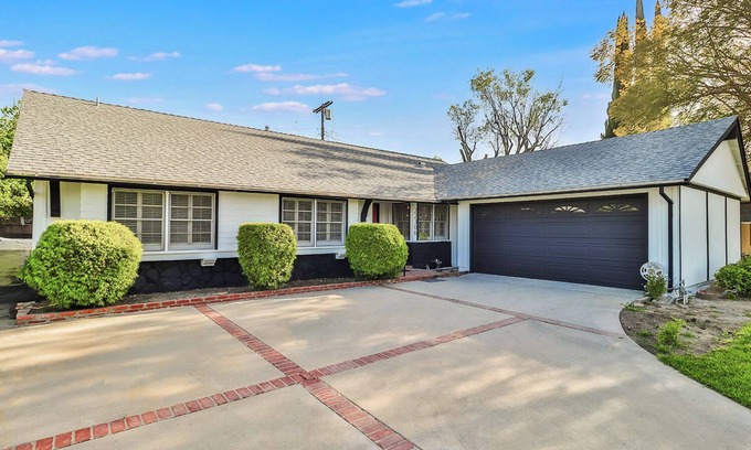 West Hills Casa | Heart of the Valley Cozy Single family home a mile from Topanga Village