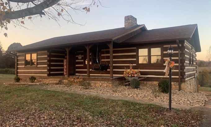 Arlington Casa | Heart of the Yadkin Valley Wineries, Trail days, Amish Country.