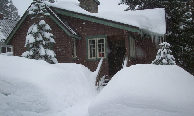 Government Camp Cabina | Heart of village! Knotty pine cabin. Perfect for 2 people!