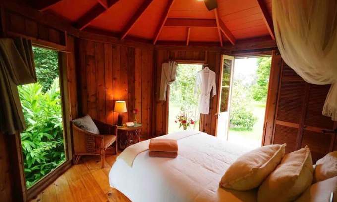 Honokaa Otro | Heart Sanctuary w/ hosted amenities, yoga & fire