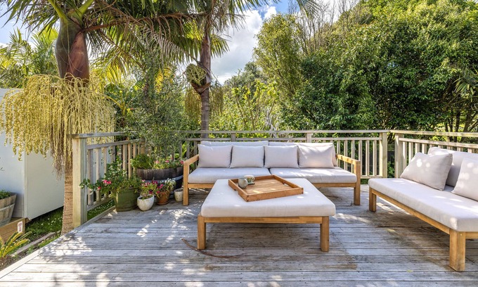 Surfdale Cabaña | Central fully renovated 1940s cottage - 5 minutes from beach