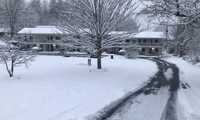 Maggie Valley Hotel | Hearth & Home Inn