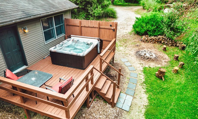 Rockbridge Apartamento | Private Forest Cabin | King Bed | Old Man's Cave