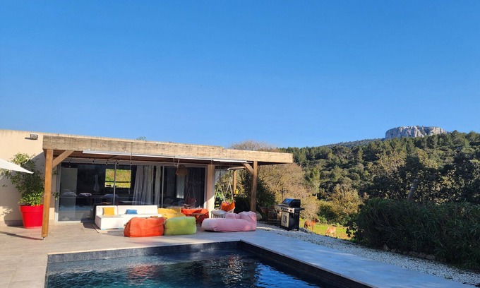 Roquefort-la-Bedoule Apartamento | Heated pool in the vineyards