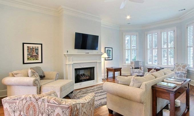 Old West Broad Neighborhood Casa | Descanse bien con Southern Belle Vacation Rentals en el distrito histórico de Savannah