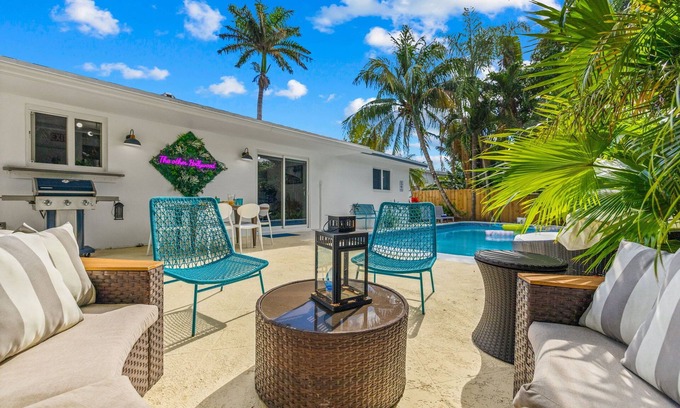 North Central Hollywood Casa | The Other Hollywood ~ Heated Pool ~ 10min to Beach