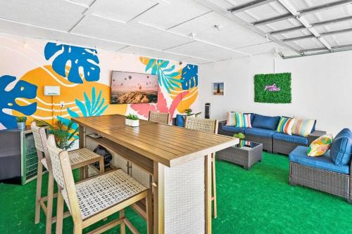 Vilano Beach Casa | Heated Pool Costa Rica Style Sleeps 10 Steps to Sand, Dogs OK