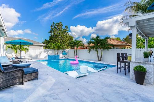 Homestead Casa | Heated Pool Family Retreat- Games, Everglades, Keys