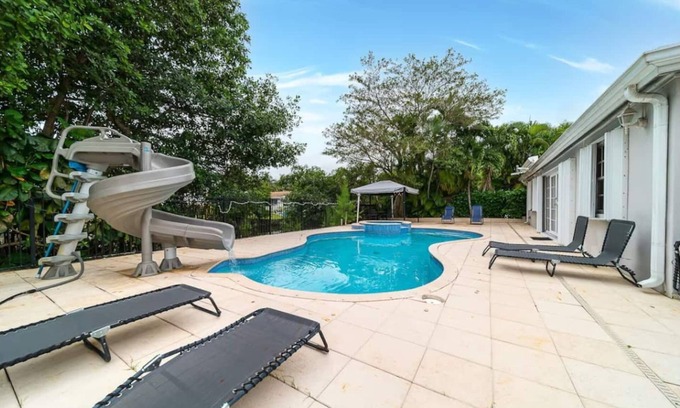 Ojus Casa | Heated Pool Home Near Beach