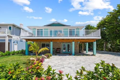 Laguna Shores Apartamento | Heated Pool Home steps to the beach