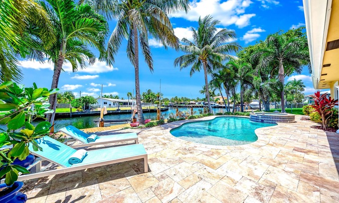 Garden Isles Casa | Heated Pool & Hot Tub! WaterFront+1 Mile To Beach!