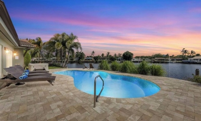 Cypress Lakes Casa | Heated Pool+Hot tub! Waterfront-Pool table+Kayaks!