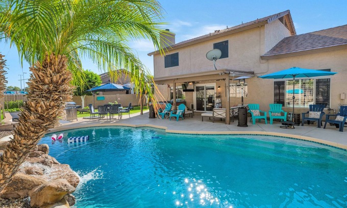 Silverton Casa | Heated pool, hot tub, game room, family friendly, near entertainment!