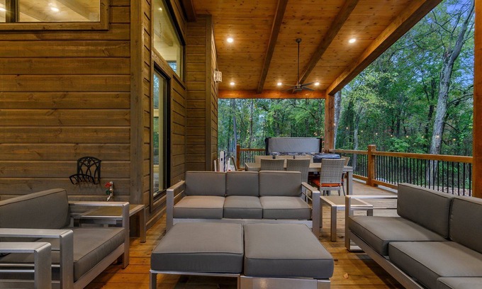 Hochatown Cabina | Heated Pool|Hot Tub|PlaySet|Pet Friendly|10 Guest|3BD