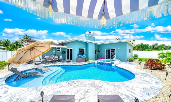 Imperial Point Casa | Heated Pool & Hot Tub! Air Hockey+Close To Beach!