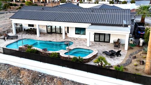 Lake Havasu City Casa | Heated Pool, Hot tub, Game room, King bed, BBQ with Lake Havasu views!