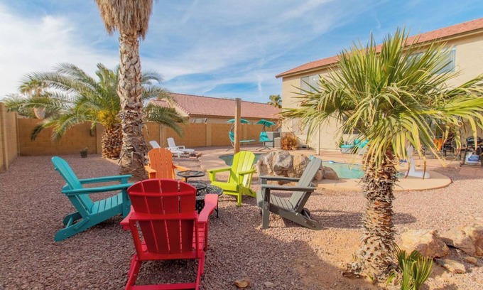 Casa Grande Casa | Heated Pool - King Bed - Firepit - Work Station