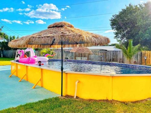 Melbourne Casa | Heated Pool, near Beach,USSSA, Patrick Space Force,FIT