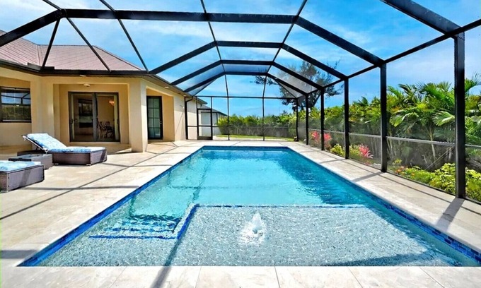 Burnt Store Apartamento | Heated Pool Outdoor Kitchen Grill+ Pet Friendly