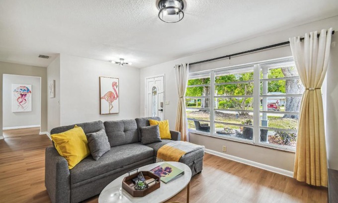 Oakford Park Casa | Heated Pool! Paradise in Midtown Tampa 3B2B