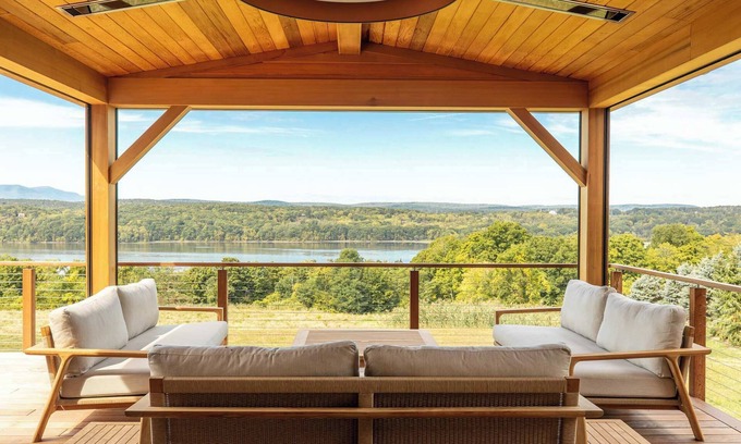 Hudson Casa | Heated Pool! Sauna! Gym! Stunning Retreat + Views!