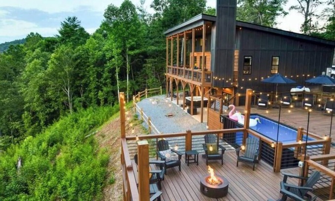 Mineral Bluff Casa | Heated Pool-Sauna-Mountain Views-Hot Tub-Game Room