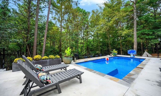 Broken Bow Cabina | Heated Pool | Secluded | Dog Friendly | Hot Tub