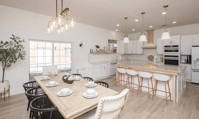 Lake Havasu City Casa | Heated Pool ~ Sleeps 20 ~ HUGE Family Resort Oasis