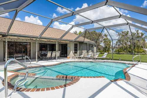 Fort Myers Casa | Heated Pool, Sleeps 8 - Villa Sunny Daze