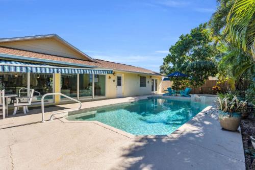 Bonita Springs Casa | Heated Pool & Spa Home on a Scenic, Gulf Access Canal -Close to Bonita Beach!