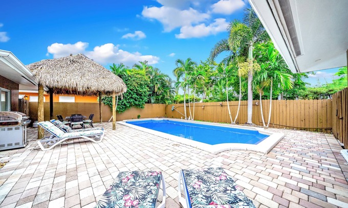 Oakland Park Casa | Heated Pool & Tiki Hut! Air Hockey+Close To Beach!