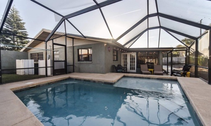 Beau Rivage Shores Casa | Heated pool, Very Kid and Dog Friendly & steps to the beach